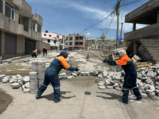 Municipio de Riobamba ejecuta adoquinado en el sector de Santa Ana