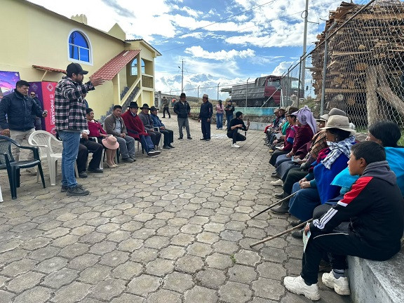 Municipio de Riobamba entrega materiales para mejorar la distribución de agua y la calidad de vida en Amug