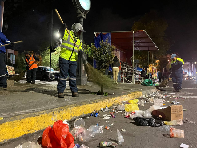 Riobamba vuelve a lucir limpia tras eventos masivos gracias al trabajo del personal de aseo