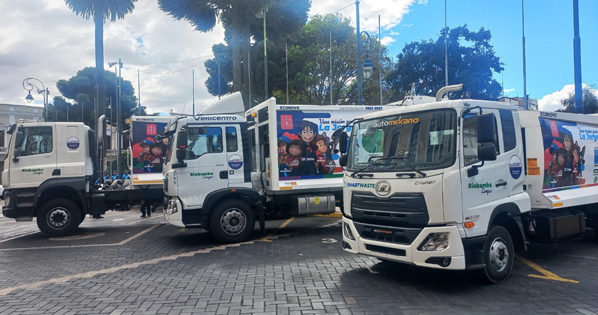 Nuevos camiones recolectores y contenedores fortalecen el servicio de recolección en Riobamba